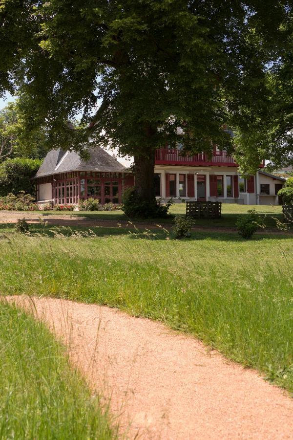 Hotel Le Monde De Charlie Bellerive-sur-Allier Exteriér fotografie